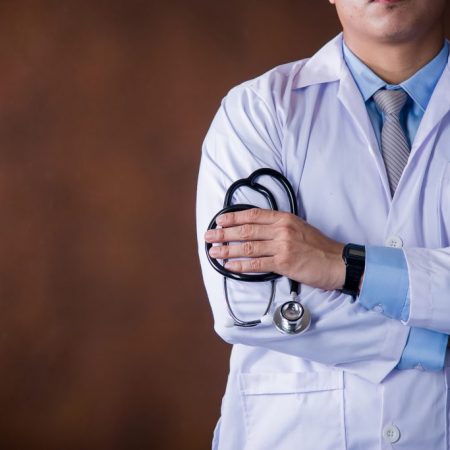 Médico não sócio.